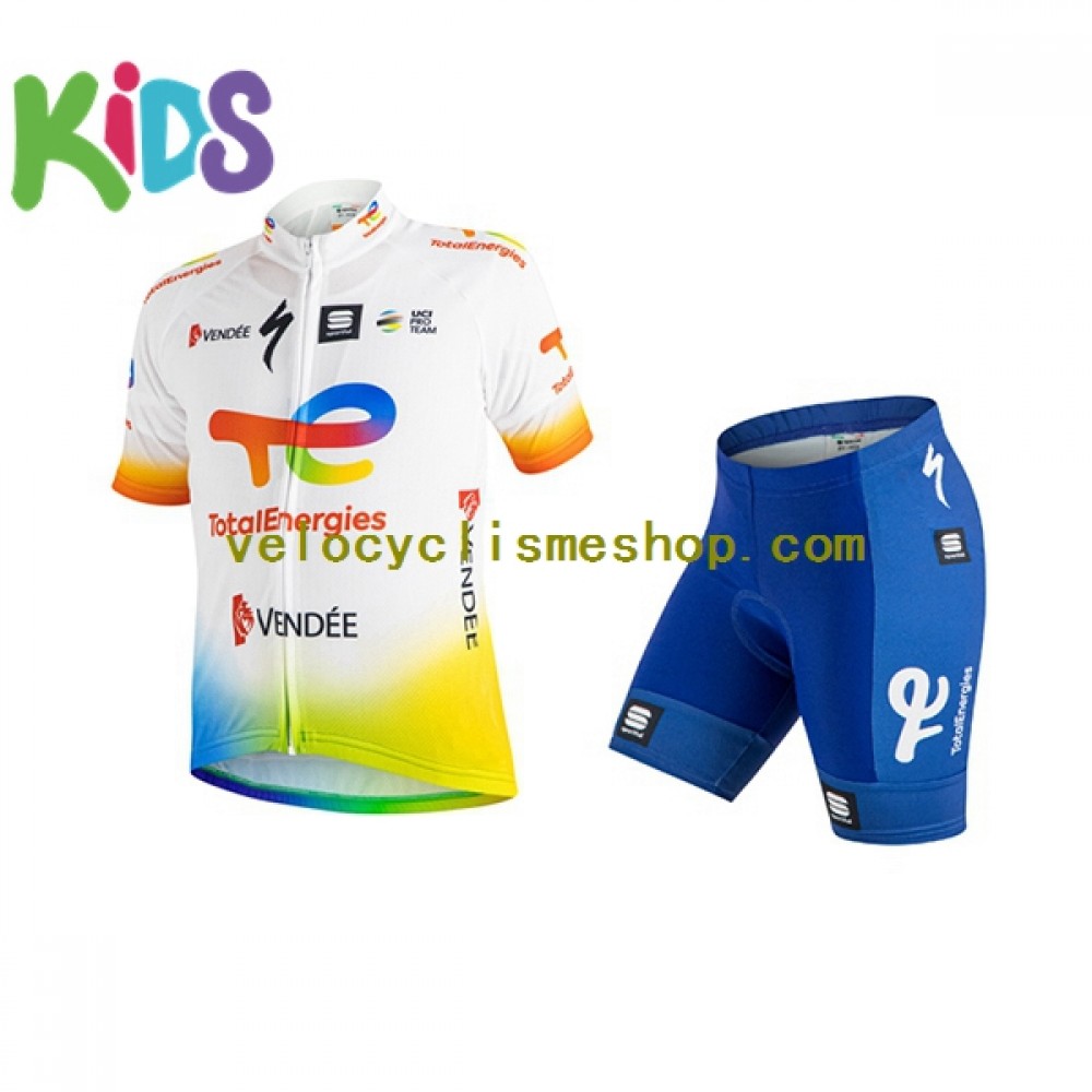 Le Team TotalEnergies dévoile son maillot pour la saison 2025